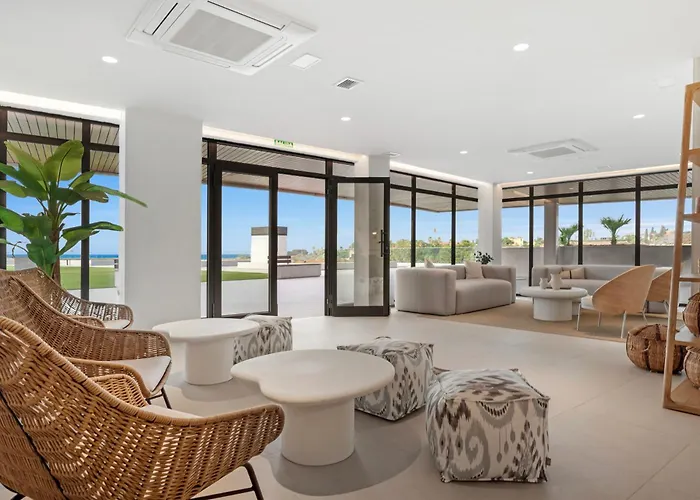 New Luxury 2br Sea Views Pool Lägenhet Estepona