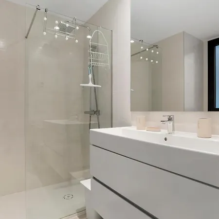 New Luxury 2br Sea Views Pool Εστεπόνα