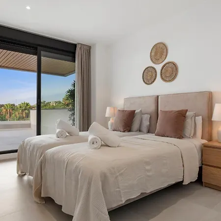 New Luxury 2br Sea Views Pool